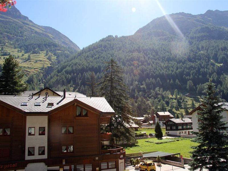 Typically Swiss Hotel Taescherhof Zewnętrze zdjęcie