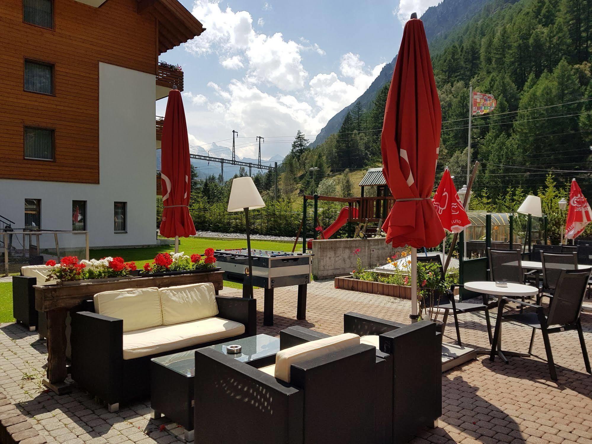 Typically Swiss Hotel Taescherhof Zewnętrze zdjęcie