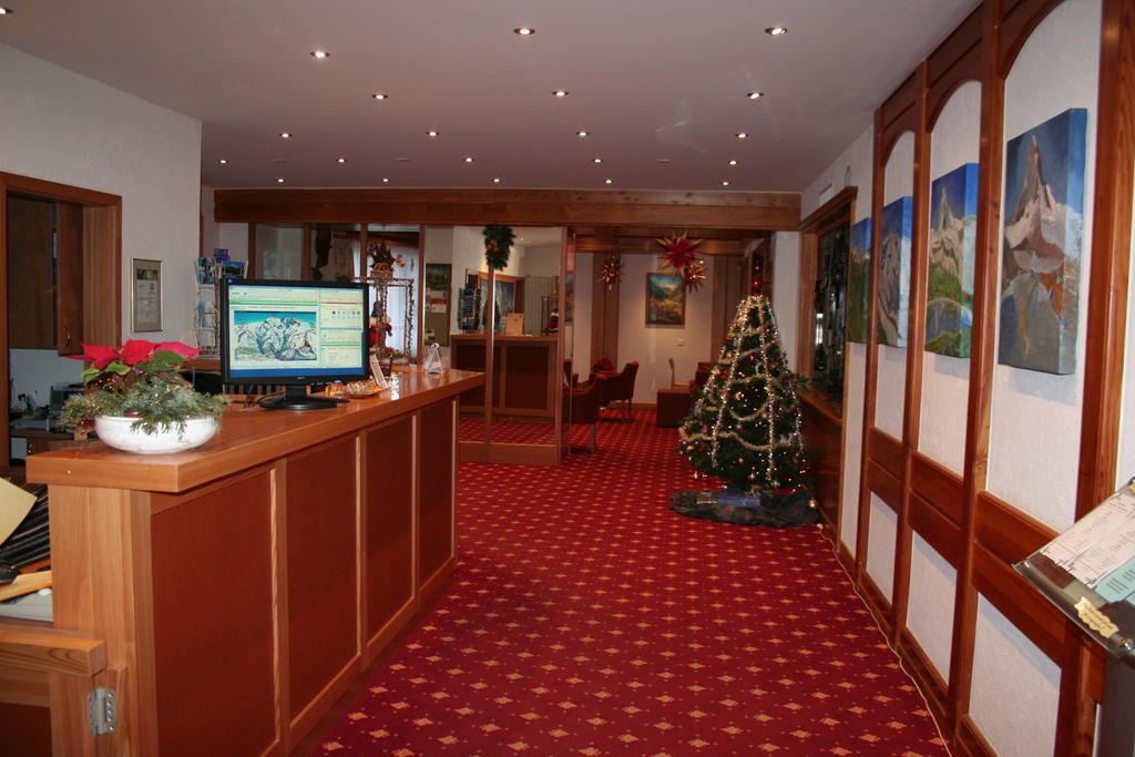 Typically Swiss Hotel Taescherhof Zewnętrze zdjęcie