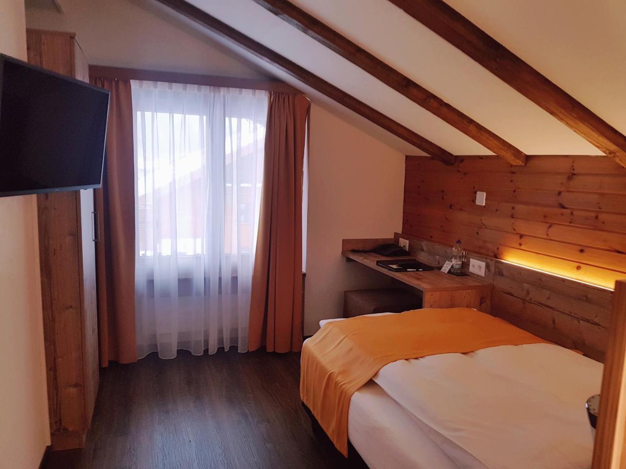 Typically Swiss Hotel Taescherhof Zewnętrze zdjęcie