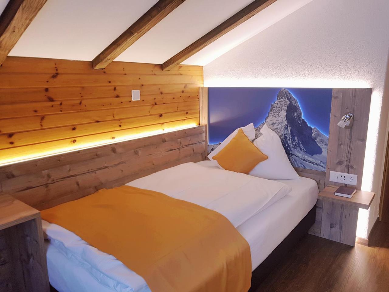 Typically Swiss Hotel Taescherhof Zewnętrze zdjęcie