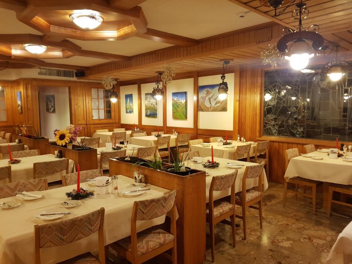 Typically Swiss Hotel Taescherhof Zewnętrze zdjęcie
